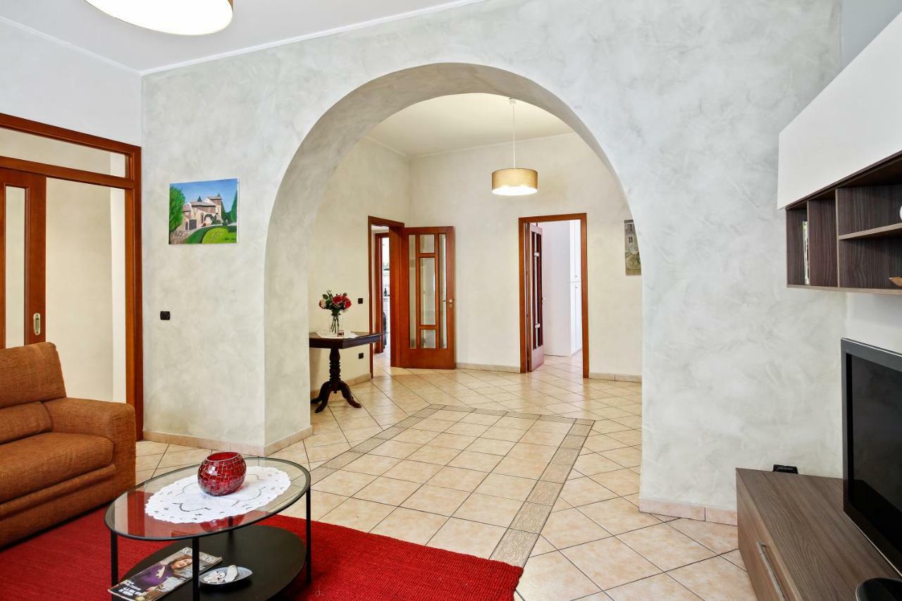 Central Balcony Apartment คาตาเนีย ภายนอก รูปภาพ