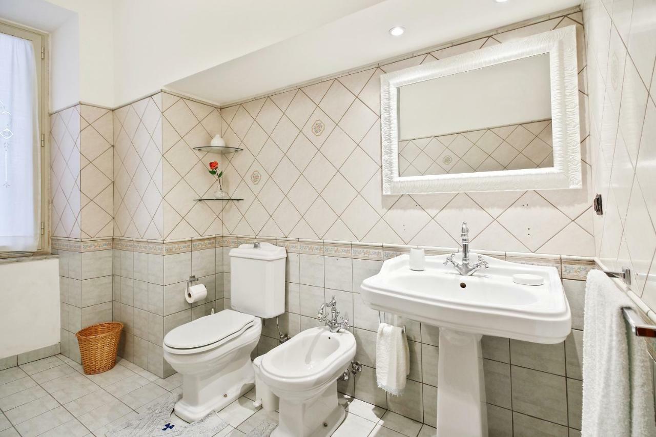 Central Balcony Apartment คาตาเนีย ภายนอก รูปภาพ
