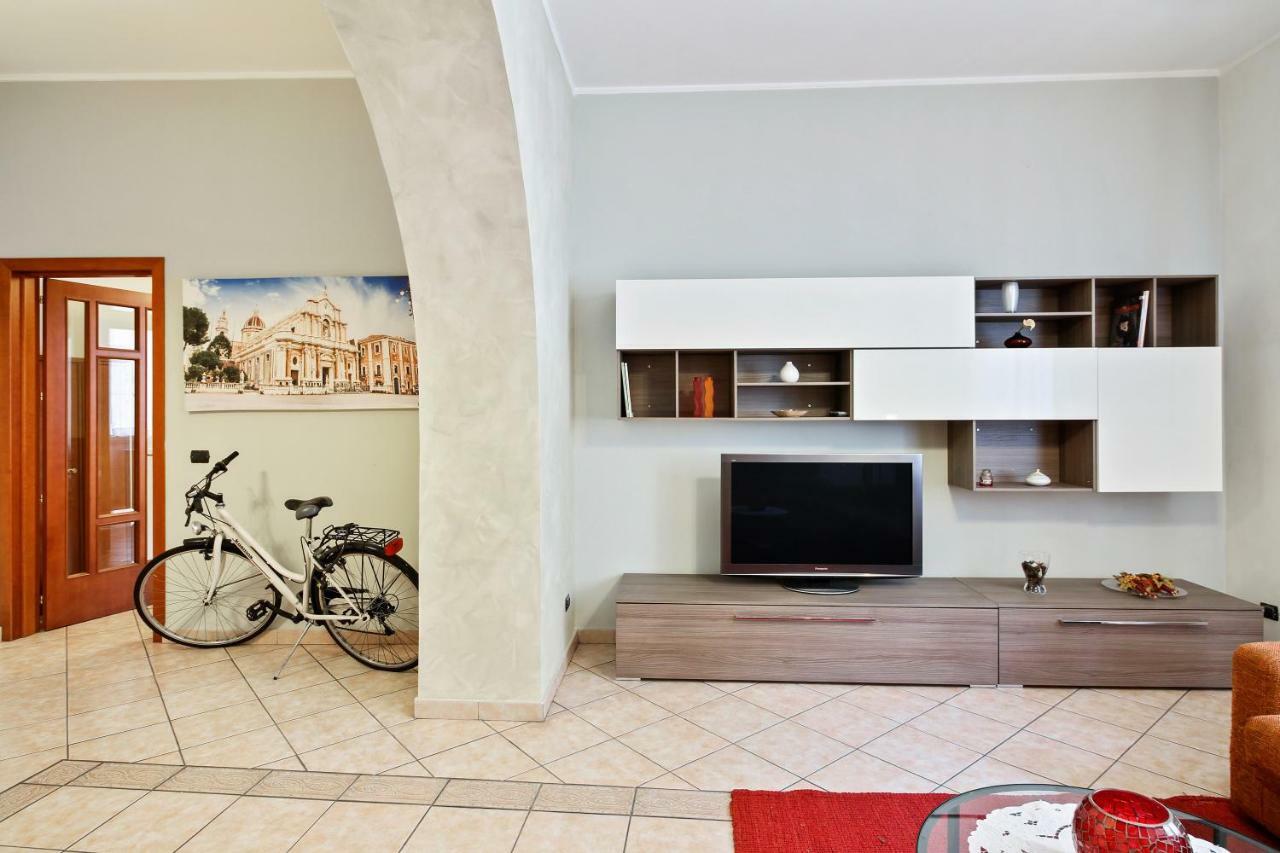 Central Balcony Apartment คาตาเนีย ภายนอก รูปภาพ