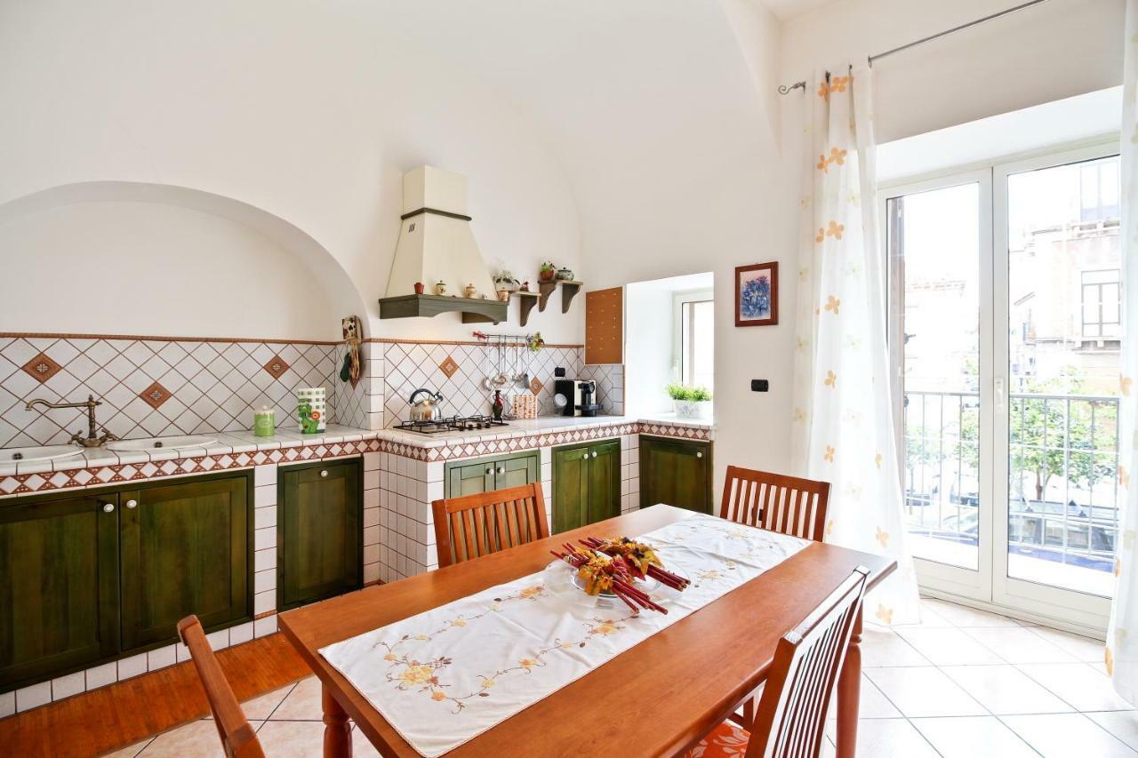 Central Balcony Apartment คาตาเนีย ภายนอก รูปภาพ